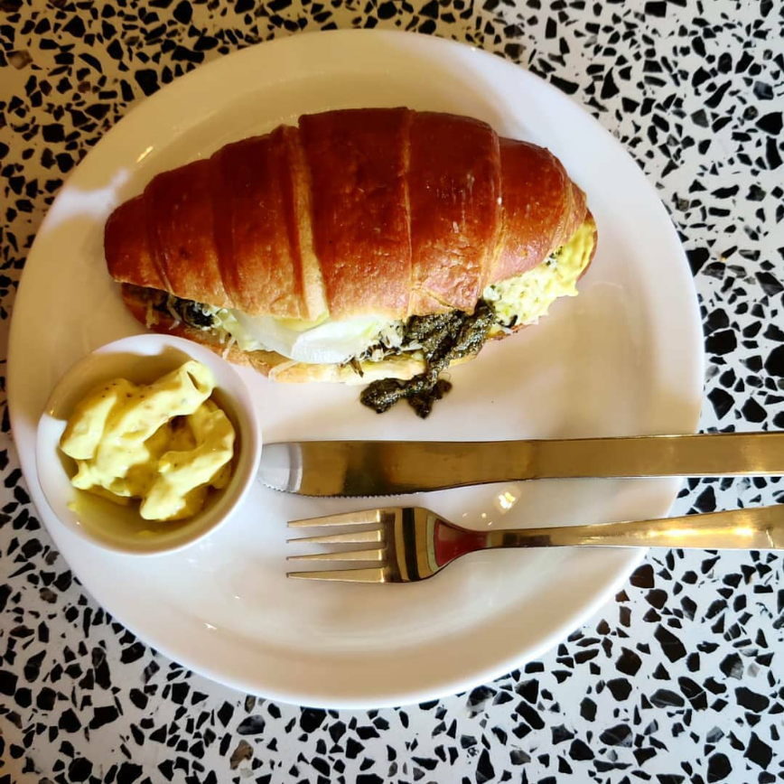 Croissant sandwich